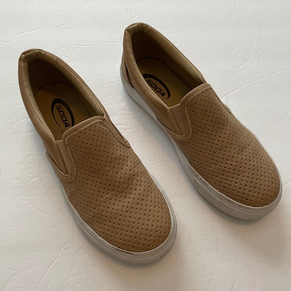 SODA Perforated Flats Sneakers Shoes size 6.5 - Picture 1 of 7